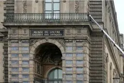 جزئیات جدید از وقوع یک سرقت در موزه لوور/ سارقان مجهز به اسکوتر و اره برقی بودند