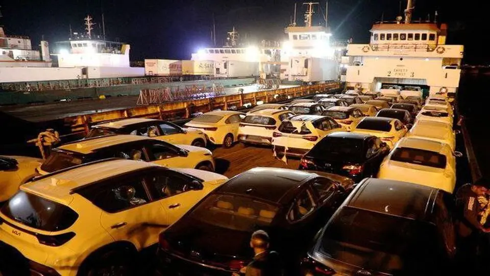 خودروهای وارداتی به تهران منتقل می‌شوند