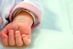 رهاکردن نوزادان، نشانه‌ای از بحران و درد اجتماعی
