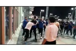 نزاع شدید هواداران و بازیکنان استقلال در مهرآباد!