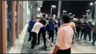نزاع شدید هواداران و بازیکنان استقلال در مهرآباد!