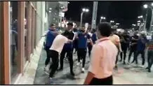 نزاع شدید هواداران و بازیکنان استقلال در مهرآباد!