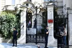 تصاویر تازه از سفارت ایران در پاریس بعد از حمله تروریستی ساعاتی پیش/ ویدئو

