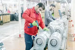 اصرار شورا، انکار کارگران

