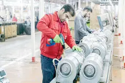 اصرار شورا، انکار کارگران

