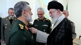 Leader awards Fath medal to Gen. Hajizadeh for missile op