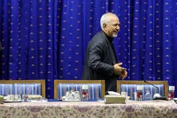 بازی چماق و هویج منتقدان دولت مستقر