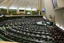 جدل لفظی قالیباف و رسائی بر سر ثابتی، عراقچی و آیین نامه داخلی مجلس