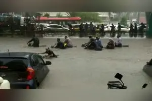 کراچی درباران غرق شد