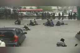 کراچی درباران غرق شد