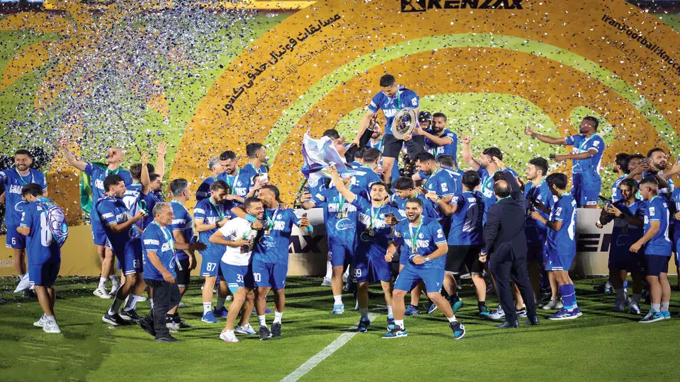 موج شادی در اردوگاه آبی
