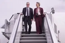 وزیر امور خارجه انگلیس خواستار استعفای نخست‌وزیر این کشور شد