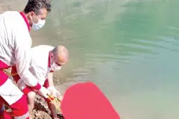 رقصان در رودخانه، دست‌بسته دهان‌بسته