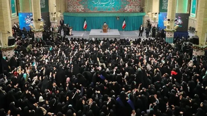 زن، کارگزار خانه نیست، مدیر است