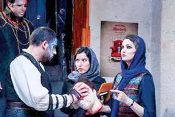 به زمینیان نمی‌مانند و با این‌همه بر زمین‌اند *
