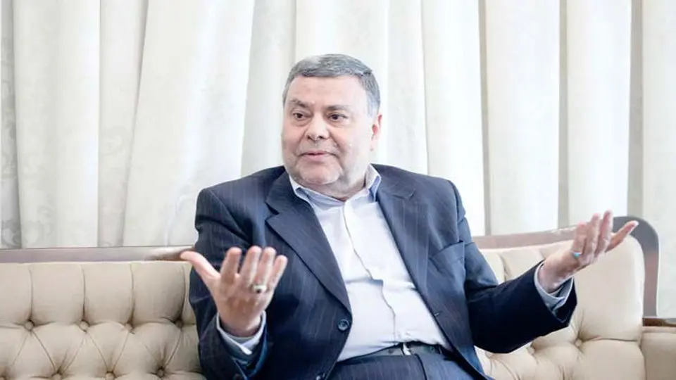 سایه جنگ، نور دیپلماسی