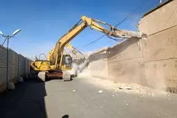 تخریب دیوار زندان رجایی شهر + عکس