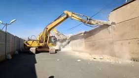 تخریب دیوار زندان رجایی شهر + عکس