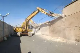 تخریب دیوار زندان رجایی شهر + عکس