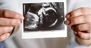 زنان تا چه سنی می‌توانند صاحب فرزند شوند؟

