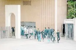 تهدید به جای آموزش