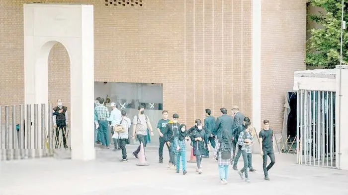 تهدید به جای آموزش