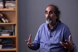 در ایران، دموکراسی را به توسعه معطوف کردیم