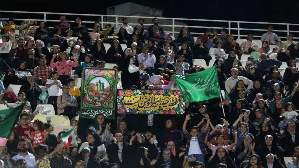 ورود زنان و دختران به استادیوم شیراز در جشن غدیر

