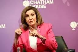 مخالفت نانسی پلوسی با جنگ علیه ایران