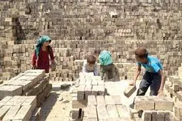 آجرهایی که نان می‌شود