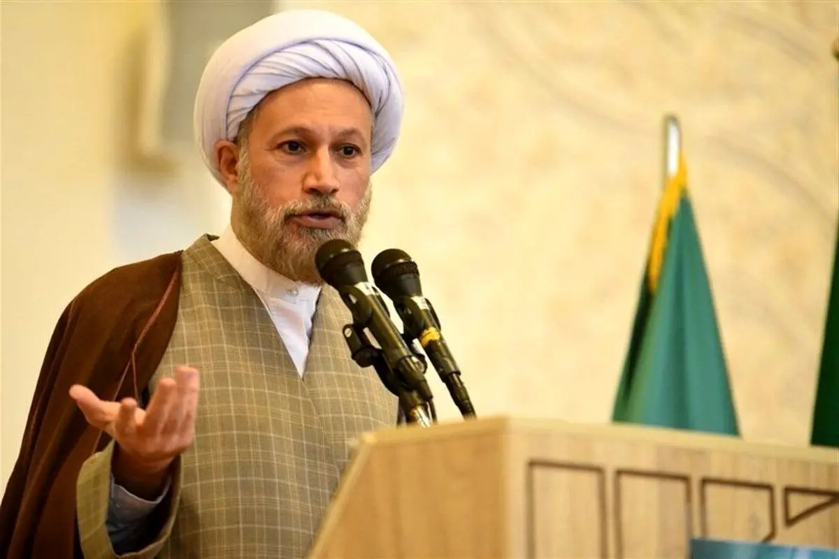 امام جمعه شیراز: در دین پزشک محرم نیست!

