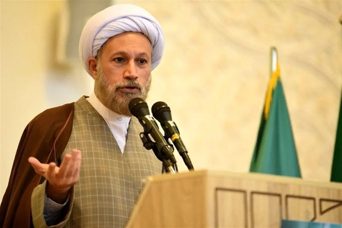 امام جمعه شیراز: در دین پزشک محرم نیست!

