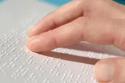 نحوه اخذ امتحان نهایی و تصحیح اوراق دانش‌آموزان با آسیب بینایی