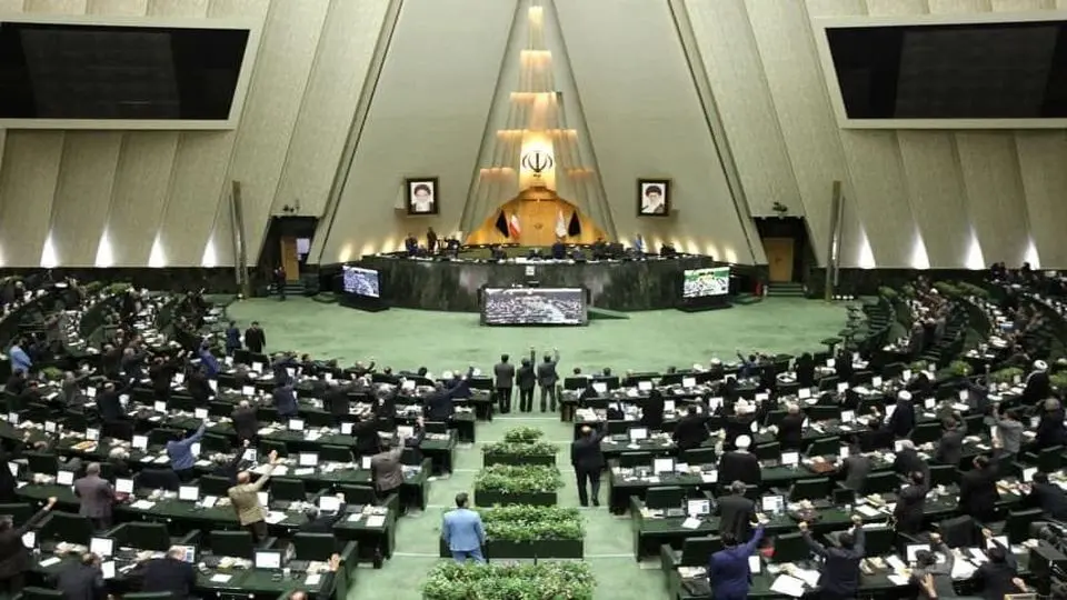 Iran lawmakers vote for reducing weekly working hours 40