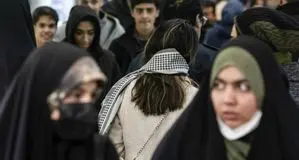 زن، نگاه و بحران سوژگی تأملی اگزیستانسیال در باب حجاب

