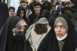 زن، نگاه و بحران سوژگی تأملی اگزیستانسیال در باب حجاب

