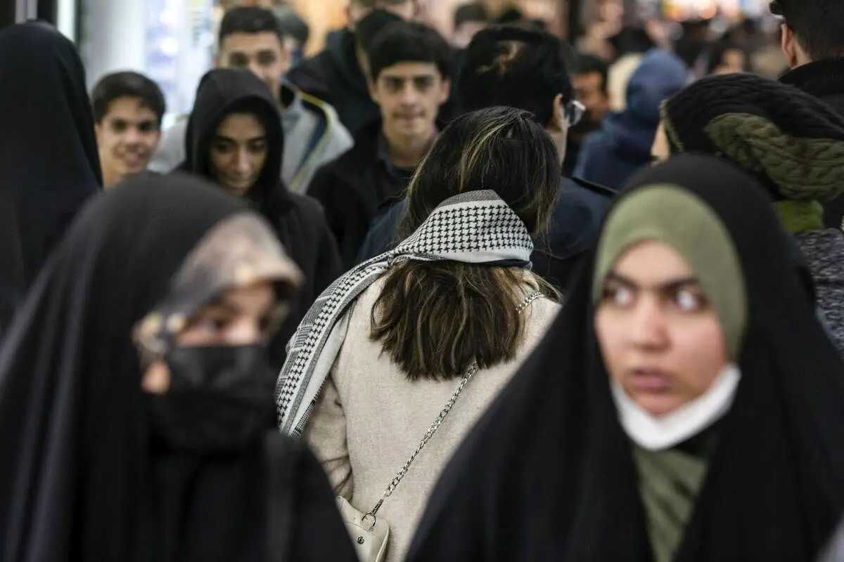 زن، نگاه و بحران سوژگی تأملی اگزیستانسیال در باب حجاب

