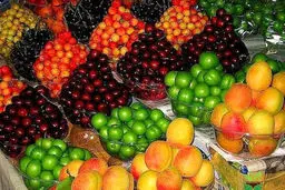 آغاز عرضه نوبرانه‌های بهاری در بازارهای میوه‌وتره‌بار

