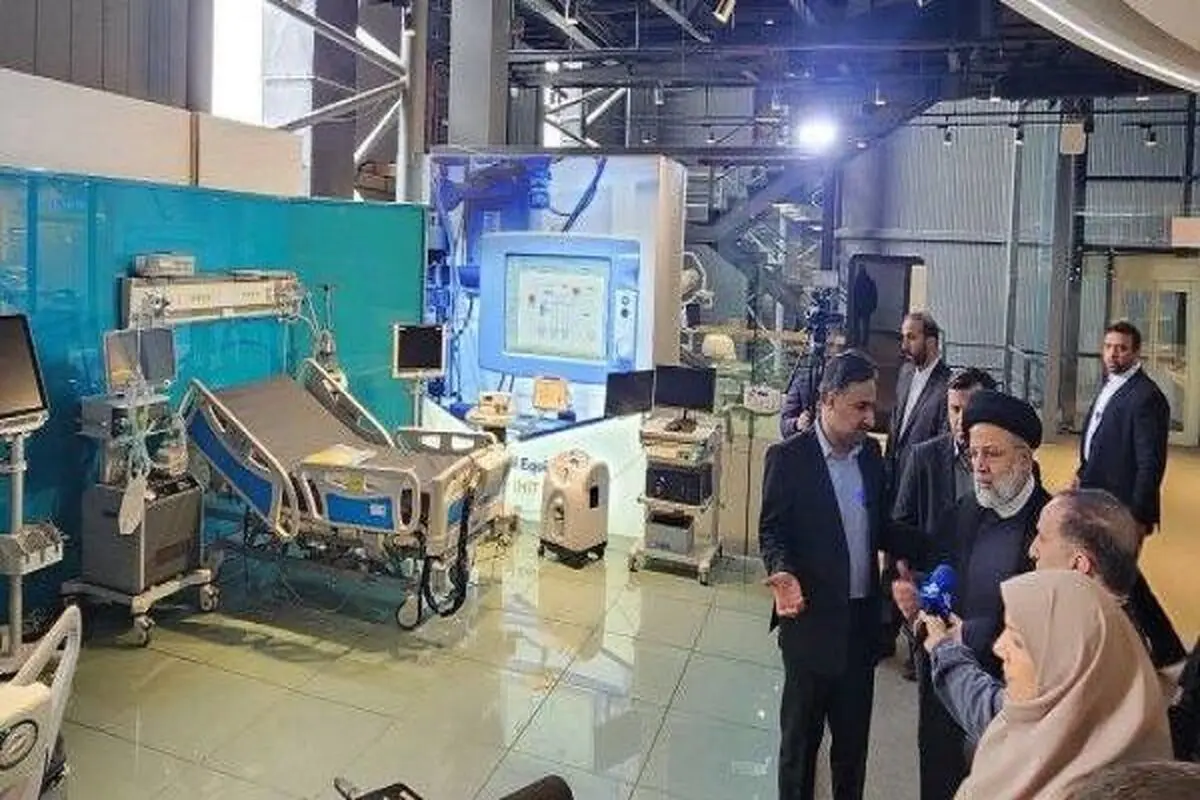 Raeisi visits iHiT exhibition of Iranian technology products