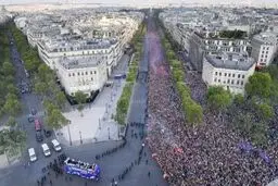 فرانسه خیابان‌ها را به یک جشن ورزشی تبدیل می‌کند