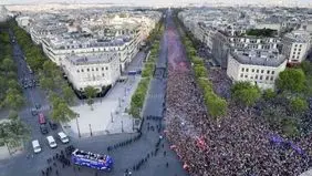 فرانسه خیابان‌ها را به یک جشن ورزشی تبدیل می‌کند
