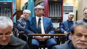 مرد کراواتی در مراسم چهلم سرلشکر محمد شیرازی + عکس