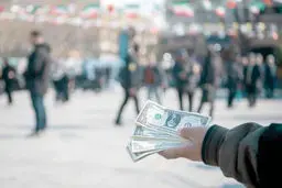 دلار ناآرام
