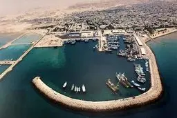 محافظ بوشهر الایرانیة یؤکد رغبة القطریین فی الاستثمار فی میناء دیّر
