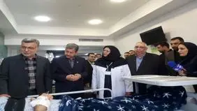 عیادت وزیر بهداشت از مجروحان جنگ در اصفهان