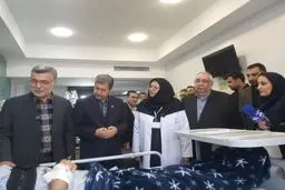 عیادت وزیر بهداشت از مجروحان جنگ در اصفهان