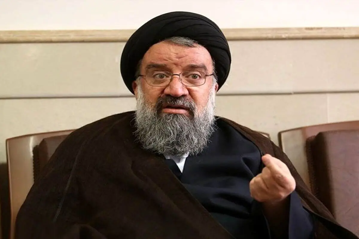 احمد خاتمی: امام در طول مدت شکل گیری انقلاب، یک بار هم از مبارزه مسلحانه سخن نگفت

