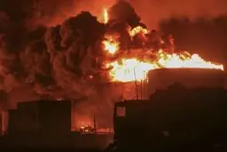 حمله هوایی امریکا به بندر نفتی یمن