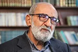 شریعتمداری: متن بازجویی‌های «علیرضا اکبری» را منتشر کنید