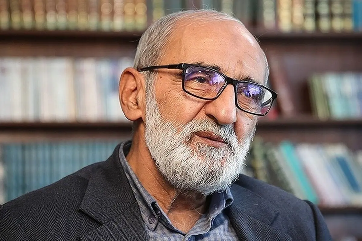 شریعتمداری: متن بازجویی‌های «علیرضا اکبری» را منتشر کنید